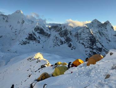 ama-dablam-expedition-camp