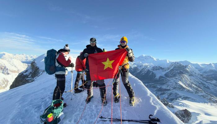 on-top-mera-peak 