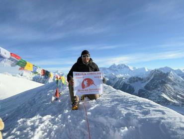 outward-adventure-on-top-of-mera-peak 