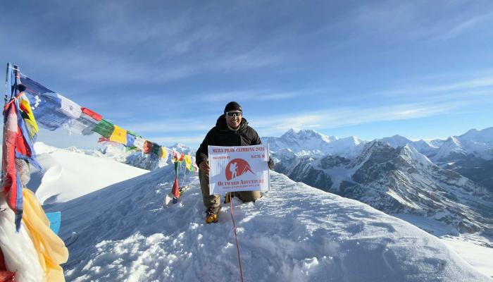 outward-adventure-on-top-of-mera-peak 